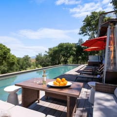 Wine Country Estate: Pool, Spa & Vineyard Views