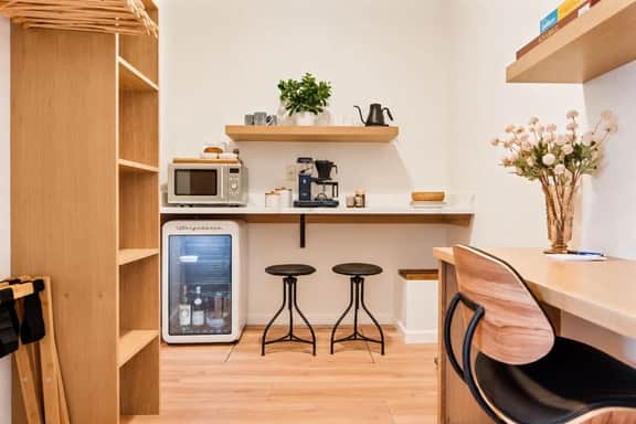 Park Avenue Suite-New Listing Promotion! - Image 2
