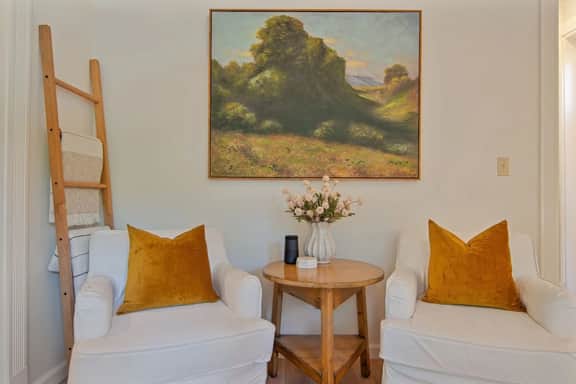 Park Avenue Suite-New Listing Promotion! - Image 4
